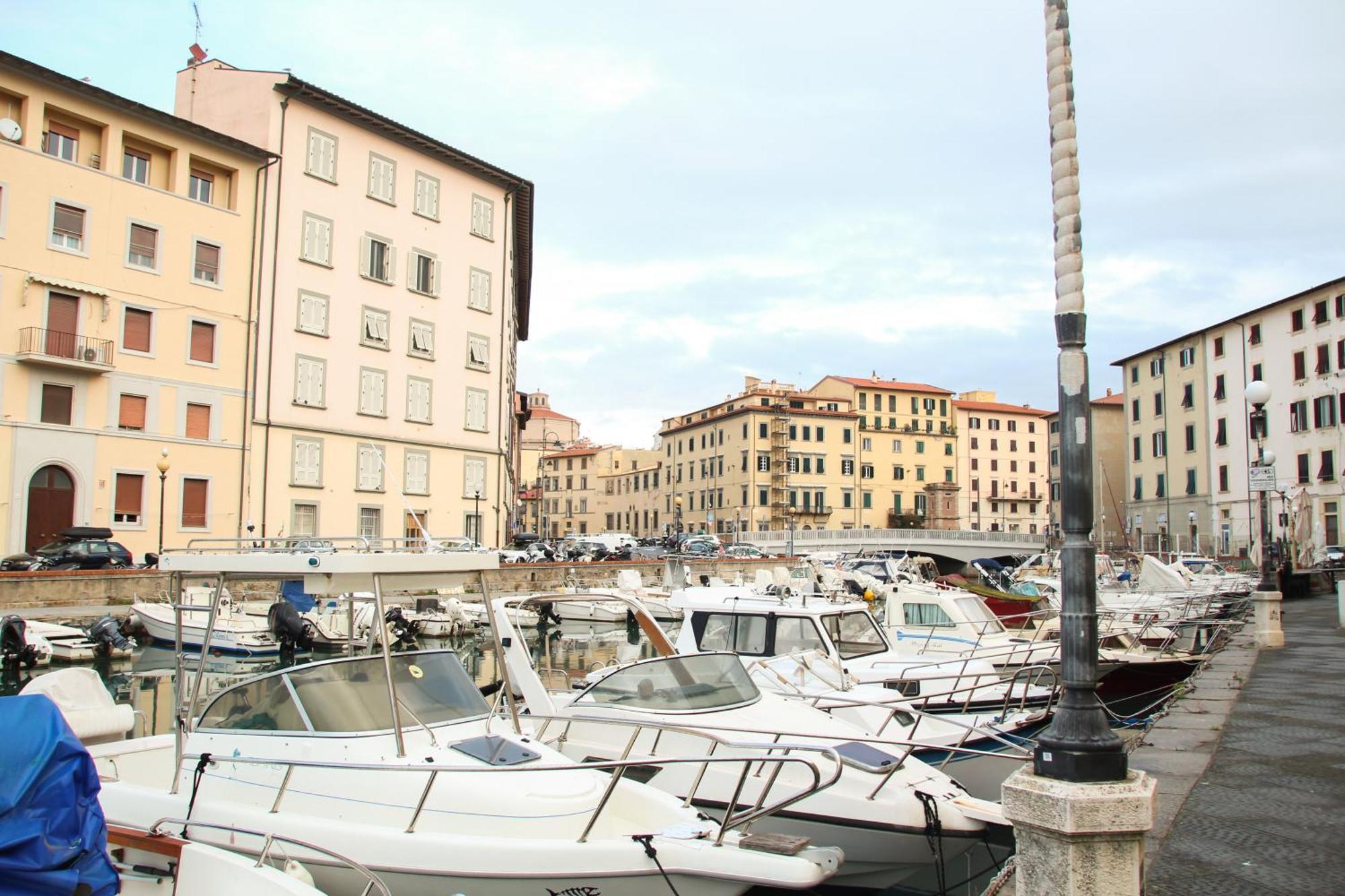Waterfront Balcony I Grani 2 Resort Style Suite Livorno Exteriör bild
