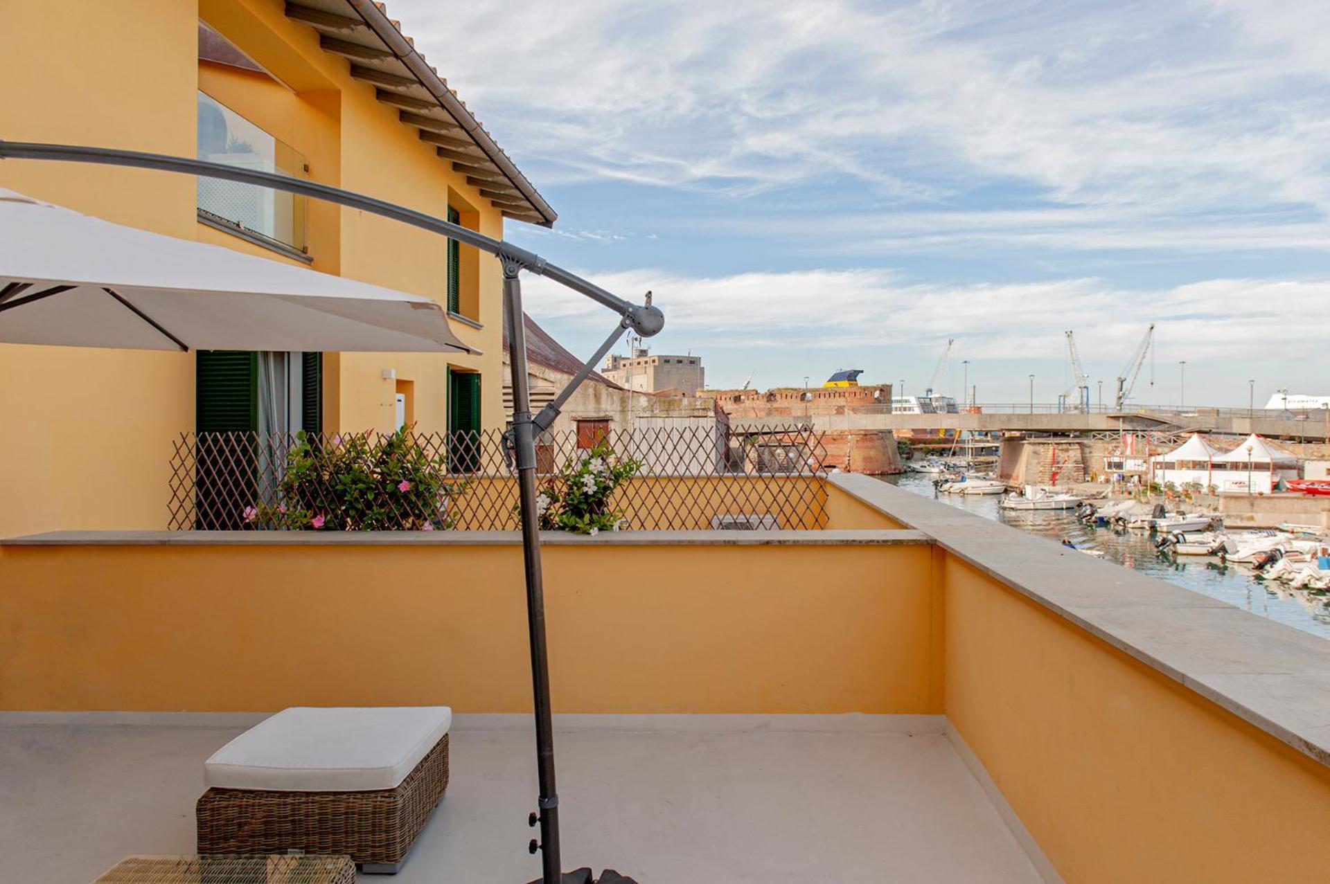 Waterfront Balcony I Grani 2 Resort Style Suite Livorno Exteriör bild